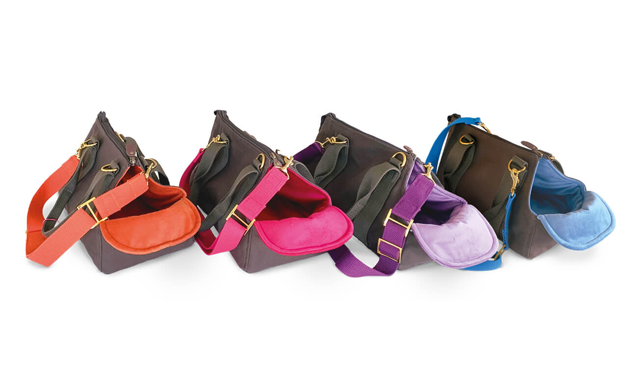 Farbvielfalt von Gretas Mini-Me-Täschchen, aufgereiht mit Innenfutter in Orange, Pink, Flieder und Hellblau.