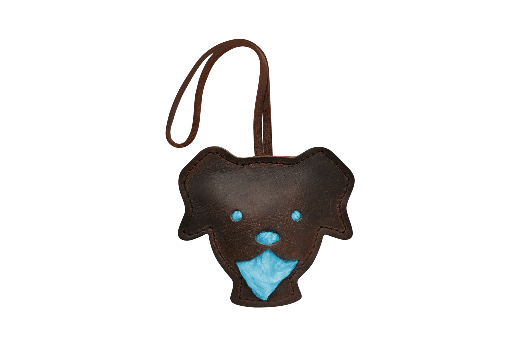 Handgefertigter Leder-Tütchenspender 'Theo' in Form eines Hundekopfes, gefüllt mit blauen Kotbeuteln.