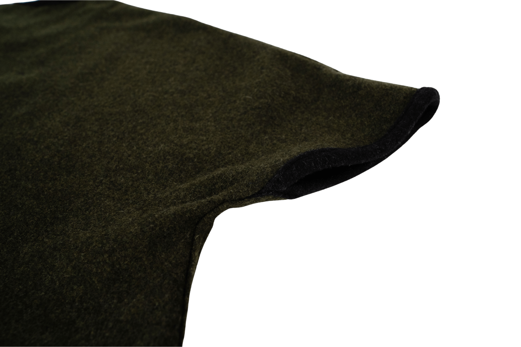 Detailansicht der Schulter des Wendecapes Gretchen Couture in Khaki-Anthrazit.