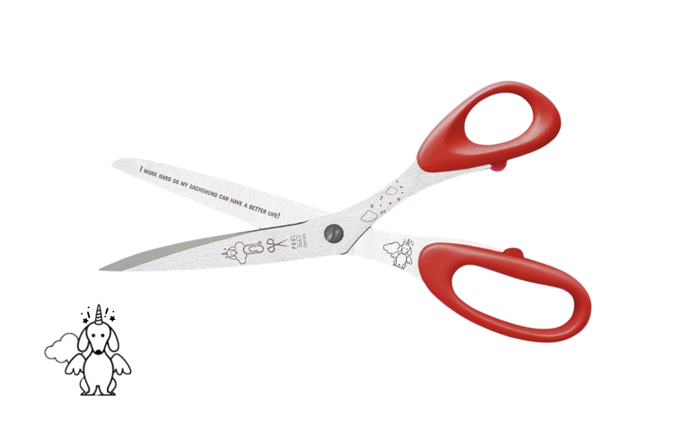 Greta's Dackel-Büroschere von PAUL in Rot mit Gravur "I WORK HARD SO MY DACHSHUND CAN HAVE A BETTER LIFE!".
