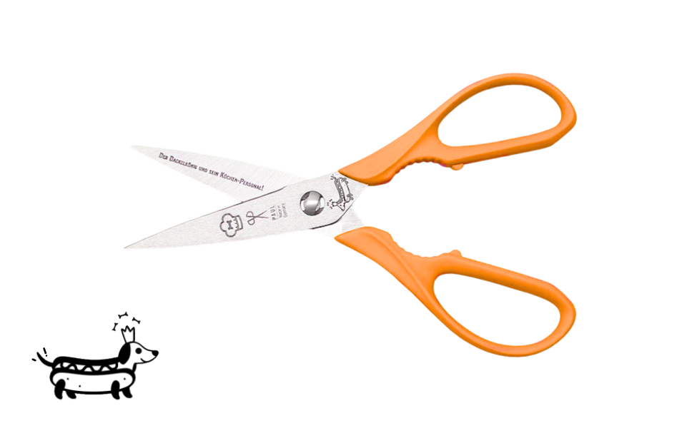 Greta's Dackel-Küchenschere von PAUL in Hellorange mit Aushebefunktion und Gravur "Der Dackelkönig und sein Küchen-Personal!".

