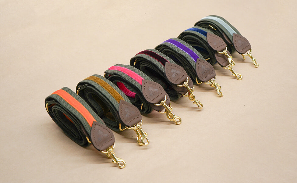 Shoulder strap with stripes