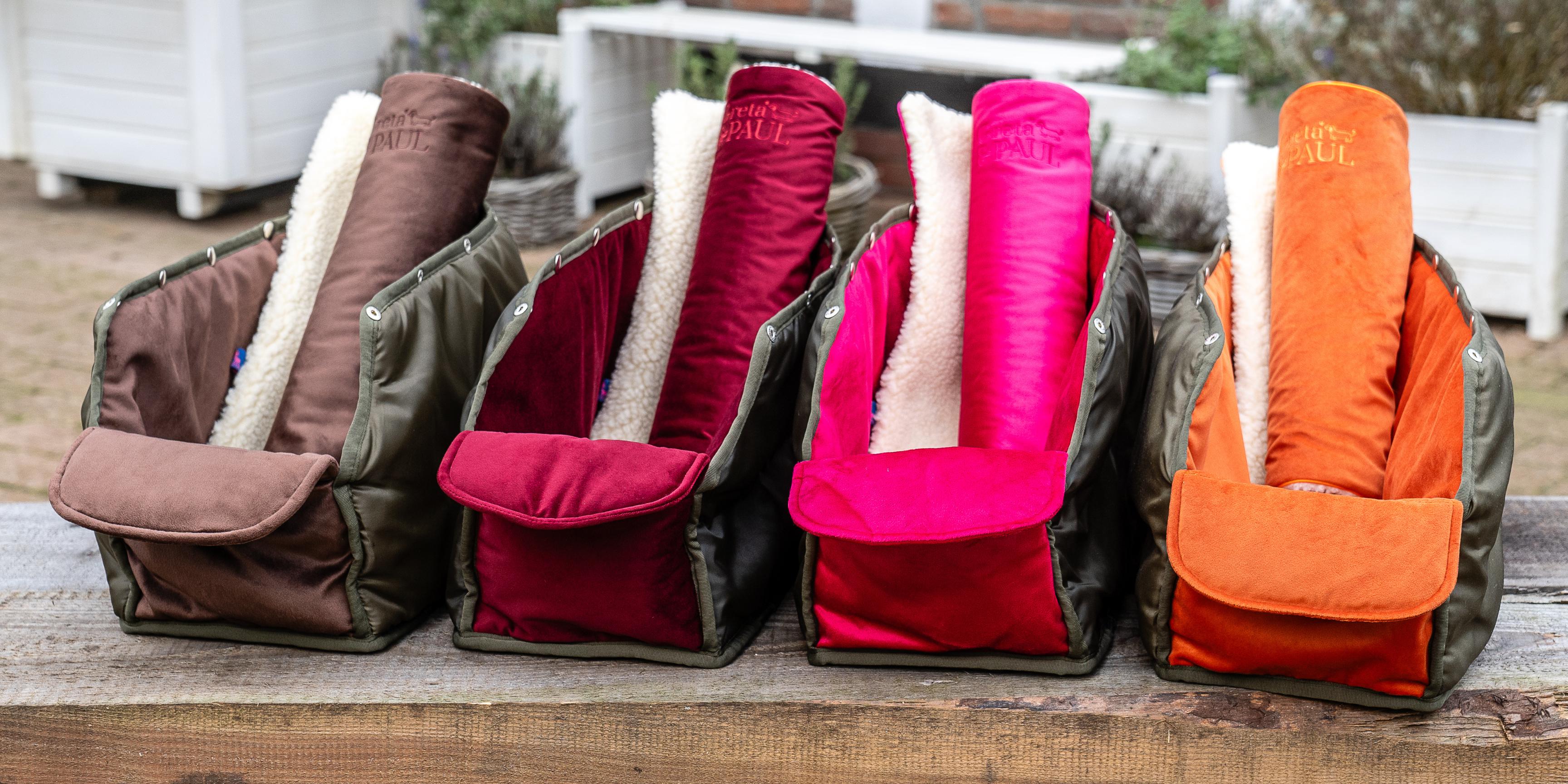 Kategoriebild für exklusive Sets: Vier GRETA & PAUL Inlays mit passenden Hundedecken in verschiedenen Farben.
