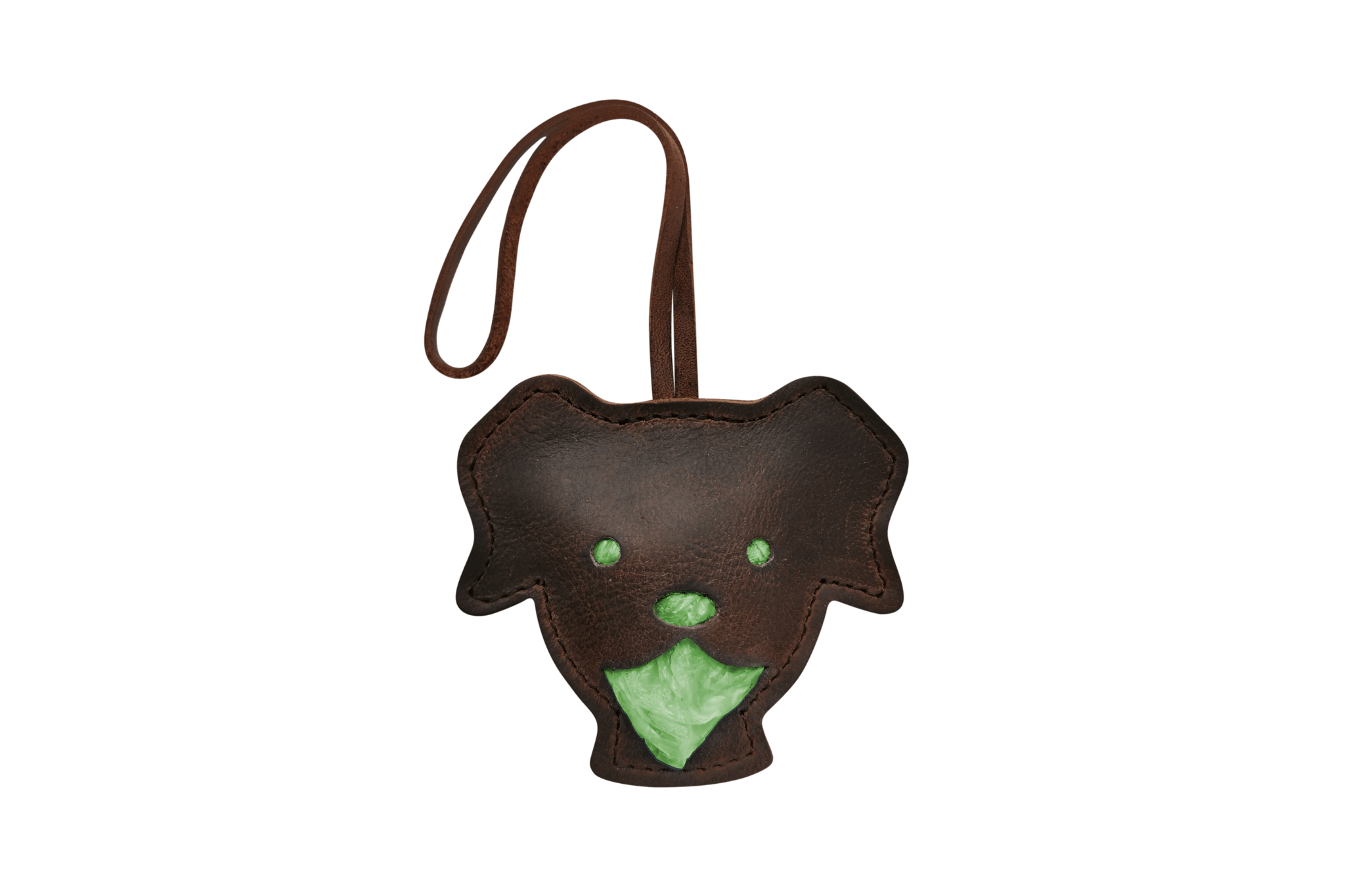 Handgefertigter Leder-Tütchenspender 'Theo' in Form eines Hundekopfes, gefüllt mit grünen Kotbeuteln.
